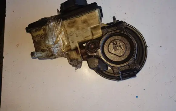 Ford Mondeo Mk III Power steering pump