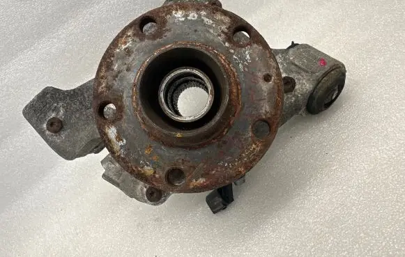 Rear wheel hub spindle/knuckle