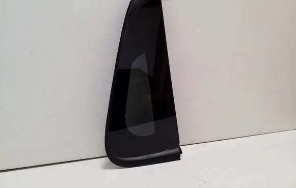 Toyota bZ4X Rear side window