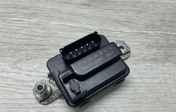 Mercedes-Benz SL R129 Coolant fan relay A0165459632