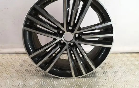 Skoda Kamiq R18 alloy rim 657601025F 657601025AE 657601025AF