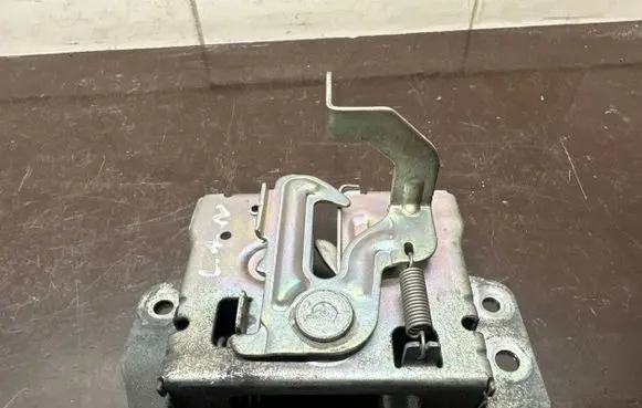 Mitsubishi Lancer X Engine bonnet/hood lock/catch
