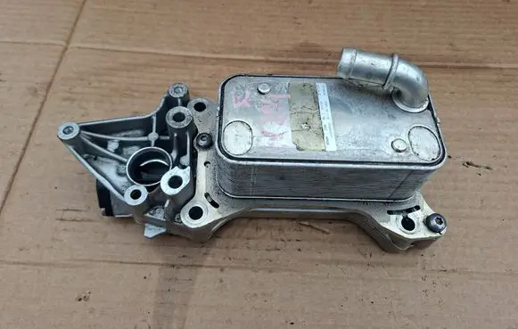 Mercedes-Benz C W205 Oil filter mounting bracket A6511801165 70586826