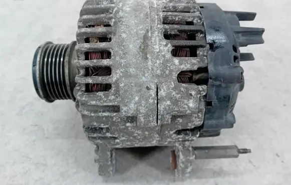 Volkswagen Golf V Generator/alternator 06F903023C