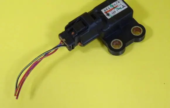 Mitsubishi Outlander Airbag deployment crash/impact sensor MR475078