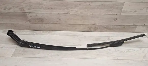 Toyota Yaris Front wiper blade arm 