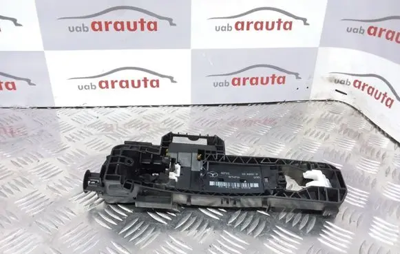 Mercedes-Benz C W204 Front door exterior handle/bracket A2047601534
