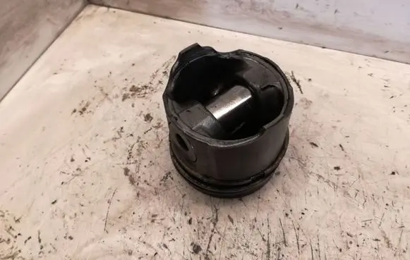 Renault Trafic II (X83) Piston 