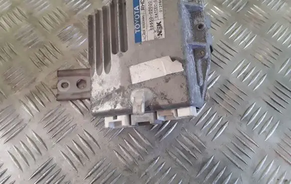 Toyota Corolla E120 E130 Power steering control unit/module 8965002020