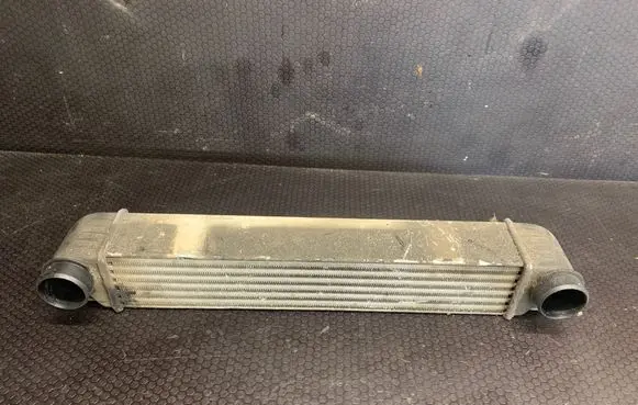 BMW 5 E39 Intercooler radiator 17512247359