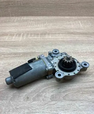 Volvo 850 Front door window regulator motor 186447000 0130821604