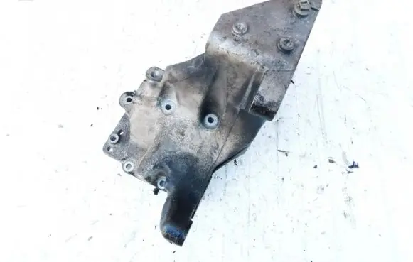 Opel Astra H Engine mounting bracket