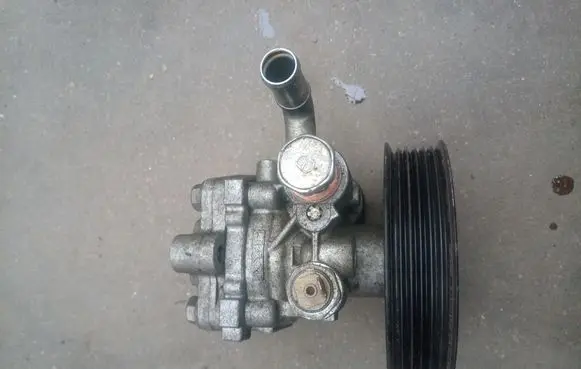 Mitsubishi Outlander Power steering pump