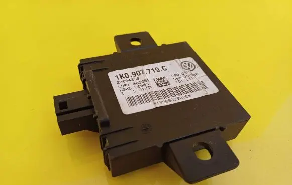 Audi A3 S3 8P Alarm control unit/module 1K0907719C