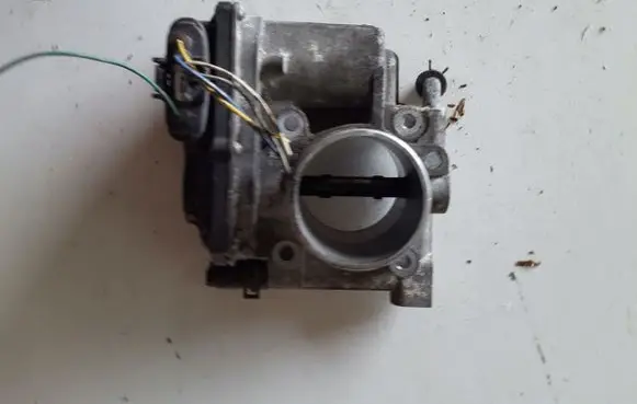 Mazda 3 II Throttle valve R2AA136B0