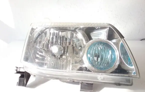Nissan X-Trail T30 Headlight/headlamp E137510