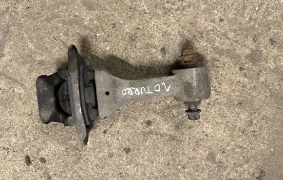 Hyundai i30 Engine mounting bracket 