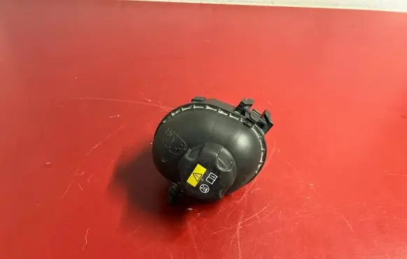 BMW X3 G01 Coolant expansion tank/reservoir 8610661 17138610661