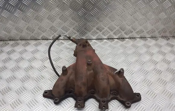 KIA Carens I Exhaust manifold