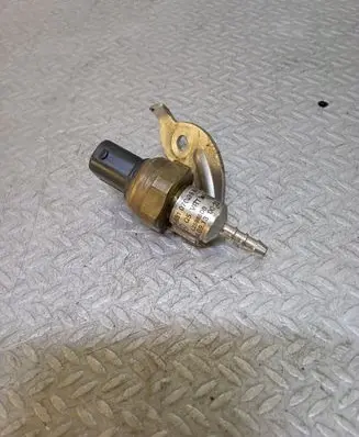Mercedes-Benz C W204 Fuel pressure sensor A6510703981