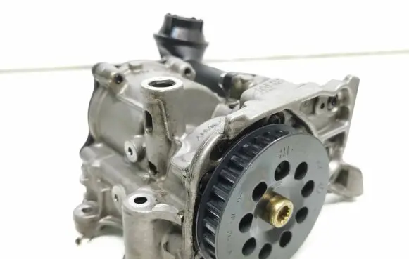Volkswagen Golf VII Oil pump 04L145208d 060913 162614