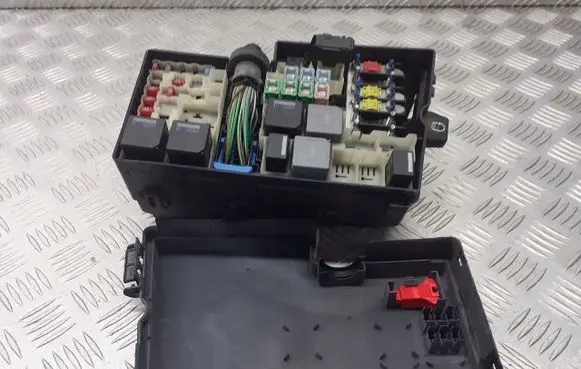Ford Focus Fuse box cover 3M5T-14A067-BC