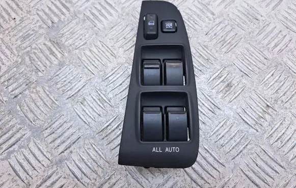 Toyota Avensis T250 Electric window control switch 8482005100 37168A131C07