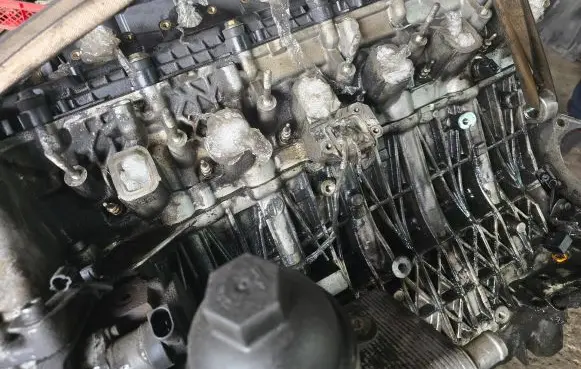 BMW 5 E60 E61 Engine 7781195 11000413753 700437012