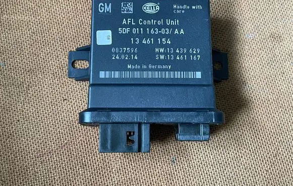 Opel Insignia A Xenon control unit/module 13461154