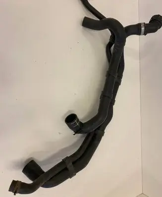 Volkswagen Touareg II Engine coolant pipe/hose 7P6122101M