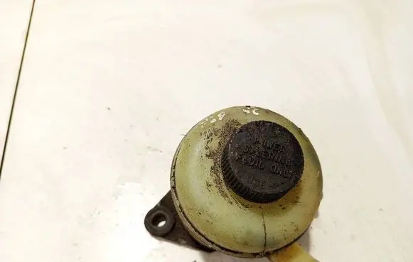Mazda 626 Power steering fluid tank/reservoir 
