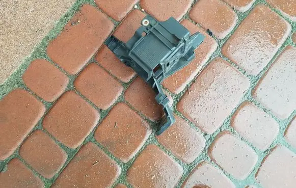 Opel Zafira B Fuel pump bracket 13214940