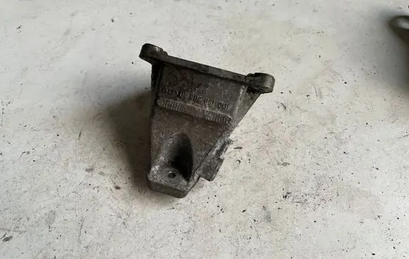 Audi A6 S6 C5 4B Engine mounting bracket 8D0199308AD