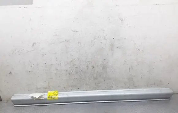 Mitsubishi Pajero Front sill (body part) 3731016P