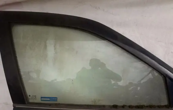 Opel Vectra B Front door window glass four-door