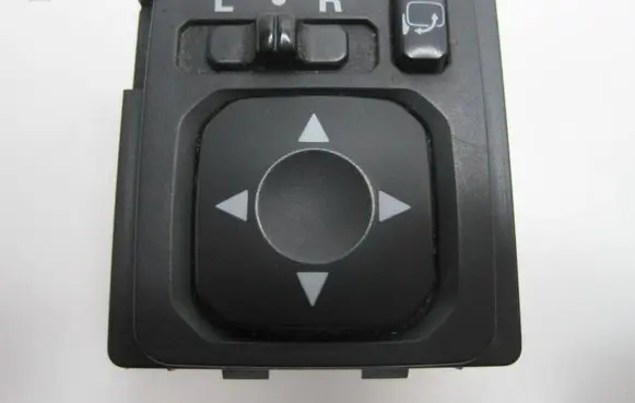 Mitsubishi Lancer Central console control unit R183569