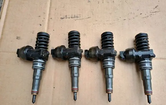 Volkswagen PASSAT B6 Fuel injector 038130073BQ