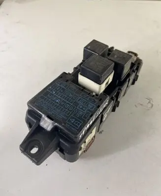 Mitsubishi Space Star Fuse module MR318828 MB953355