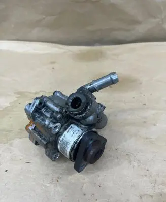 BMW 3 E90 E91 Power steering pump 7692974546