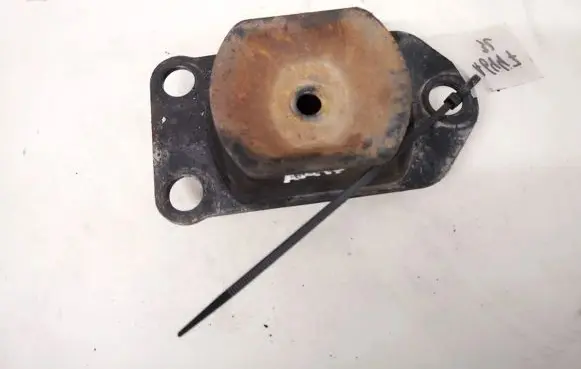 Nissan X-Trail T31 Engine mount bracket 11220jd22