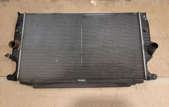 Toyota Avensis T270 Coolant radiator 164000R061B