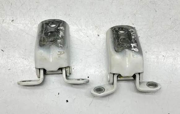 Nissan Pulsar Front door hinge set 