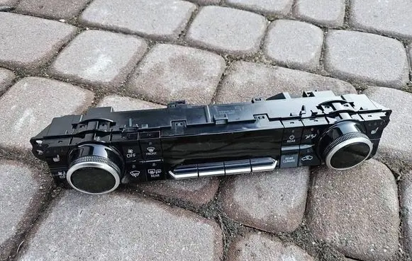 Toyota Highlander XU70 Climate control unit 559000E561