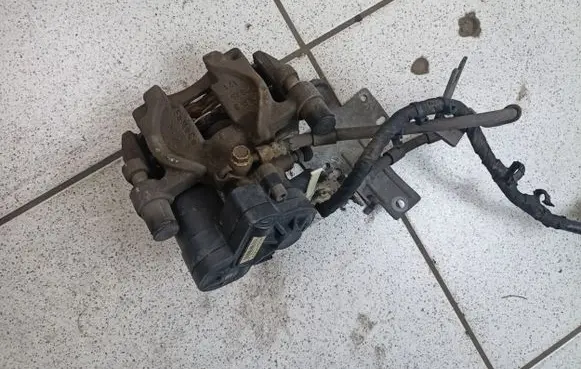 Ford Fusion II Rear brake caliper DG8C-2D251-A