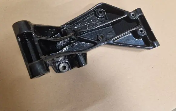 Volkswagen PASSAT B3 A/C compressor mount bracket 051260885B