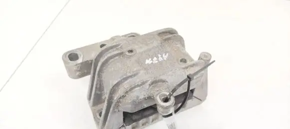 Volkswagen PASSAT B6 Engine mount bracket 1K0199262