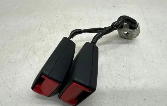 Volkswagen Polo IV 9N3 Rear seatbelt buckle 6Q0857488E