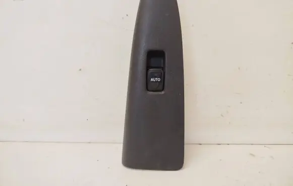 Toyota Corolla Verso E121 Electric window control switch 13030