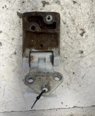 Volkswagen Transporter - Caravelle T5 Loading door lower hinge 7H0827153