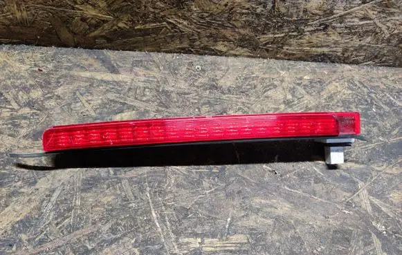 Mercedes-Benz E W211 Third/center stoplight A2118200256